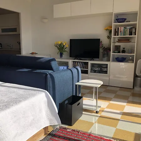 Neptune 5, Floor Studio, Sea View Ментона