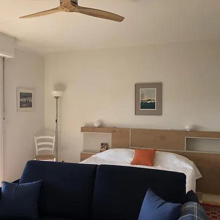 Neptune 5, Floor Studio, Sea View