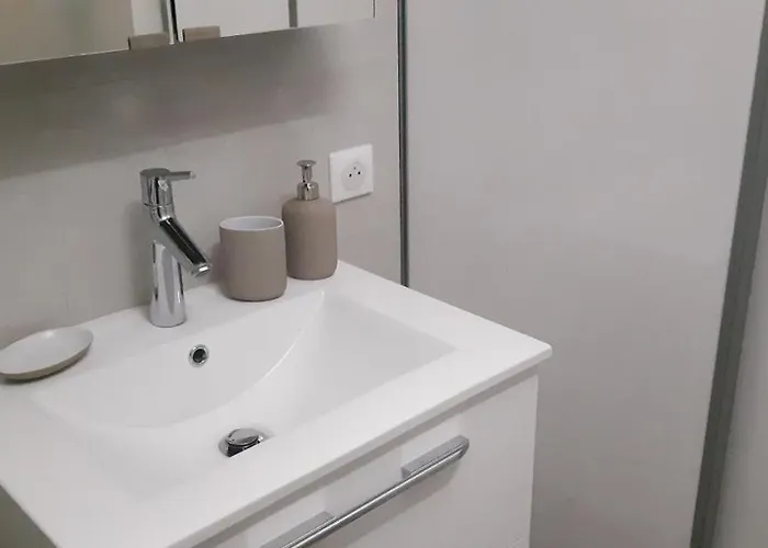 Neptune 5, Floor Studio, Sea View Ментона