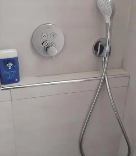 Neptune 5, Floor Studio, Sea View