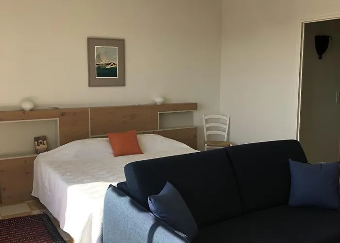 Neptune 5, Floor Studio, Sea View Ментона