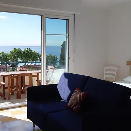 Neptune 5, Floor Studio, Sea View * Μεντόν