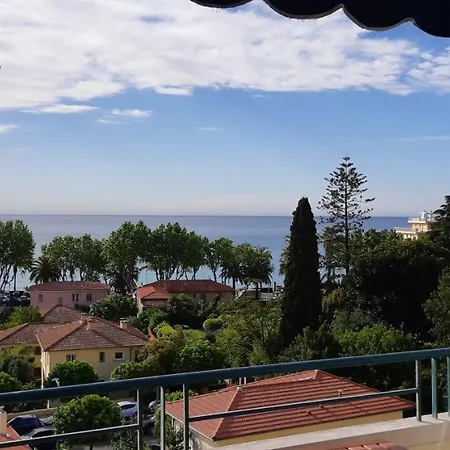 Neptune 5, Floor Studio, Sea View Μεντόν