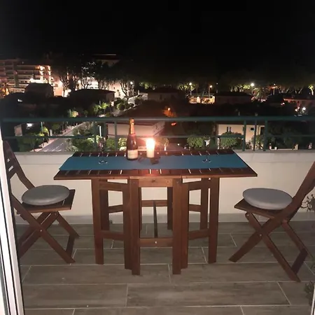 Neptune 5, Floor Studio, Sea View Μεντόν