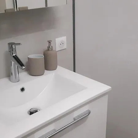 Neptune 5, Floor Studio, Sea View Menton