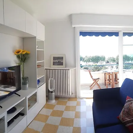 Neptune 5, Floor Studio, Sea View Appartement