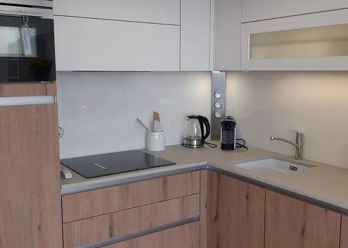 Neptune 5, Floor Studio, Sea View Apartment *