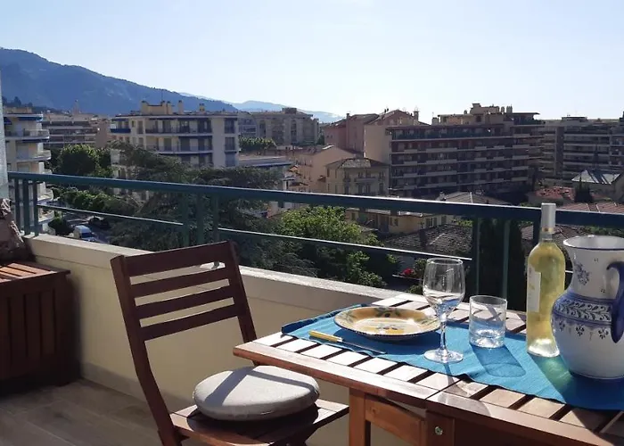 Neptune 5, Floor Studio, Sea View