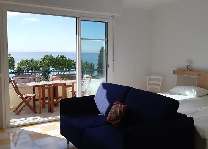 Neptune 5, Floor Studio, Sea View * מנטון