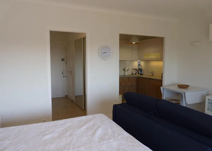 Neptune 5, Floor Studio, Sea View מנטון