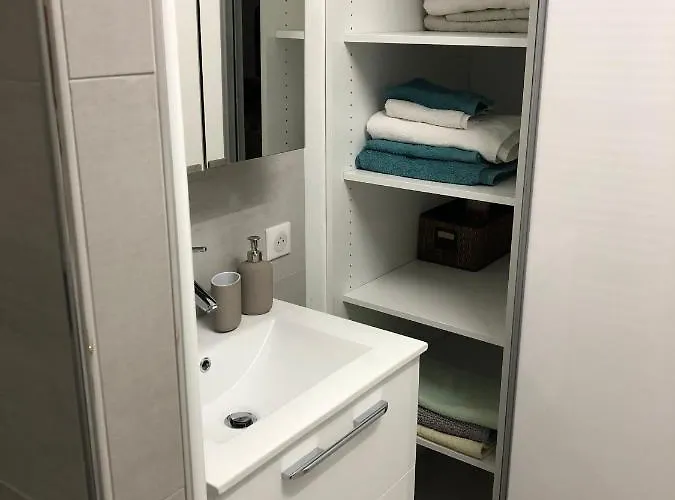 Neptune 5, Floor Studio, Sea View *