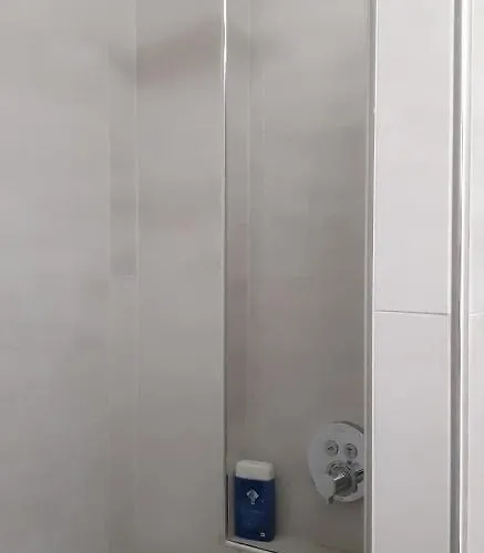 Neptune 5, Floor Studio, Sea View