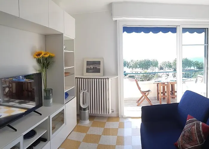 Neptune 5, Floor Studio, Sea View Apartment