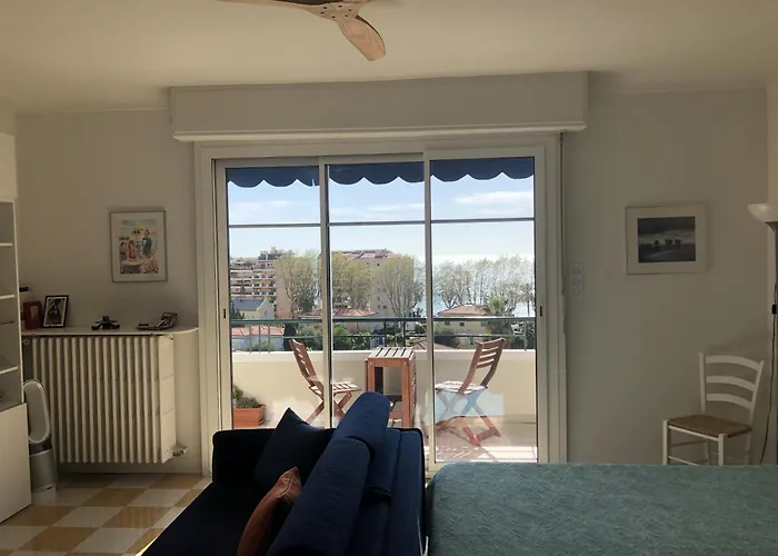 Neptune 5, Floor Studio, Sea View Apartment