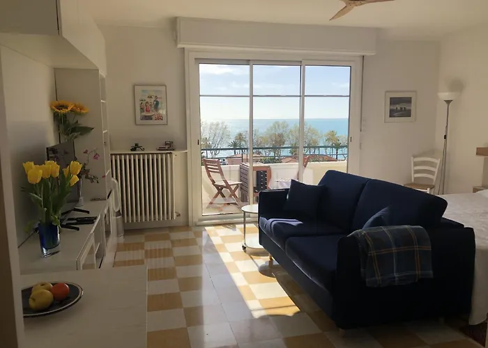 Neptune 5, Floor Studio, Sea View * Menton