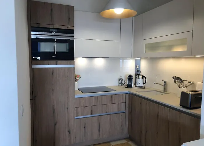 Neptune 5, Floor Studio, Sea View Apartment